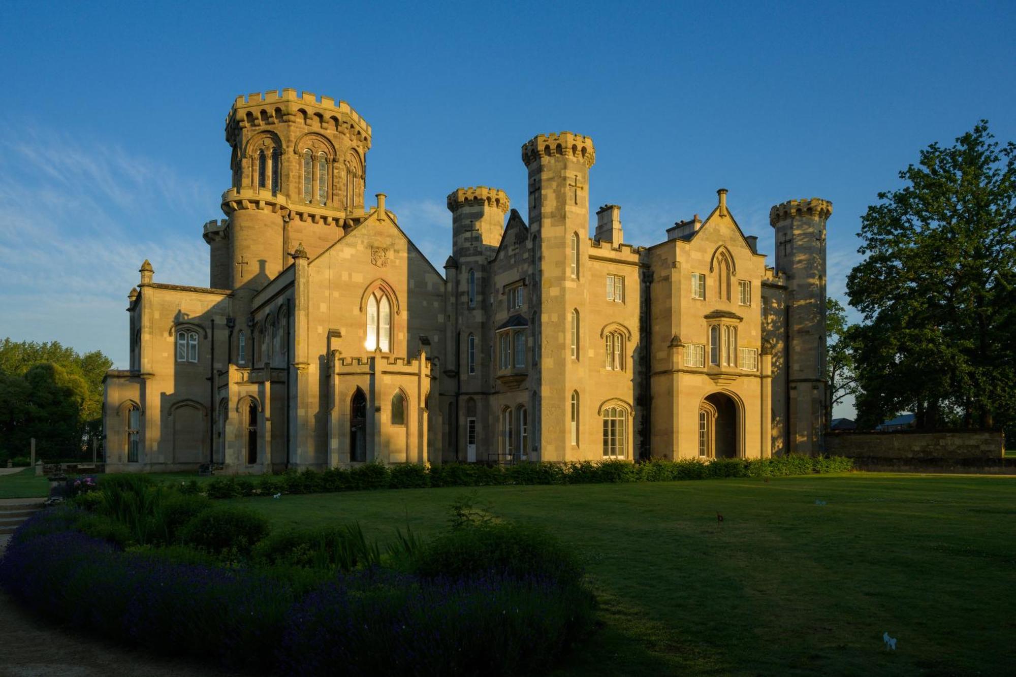 Готель Studley Castle Екстер'єр фото