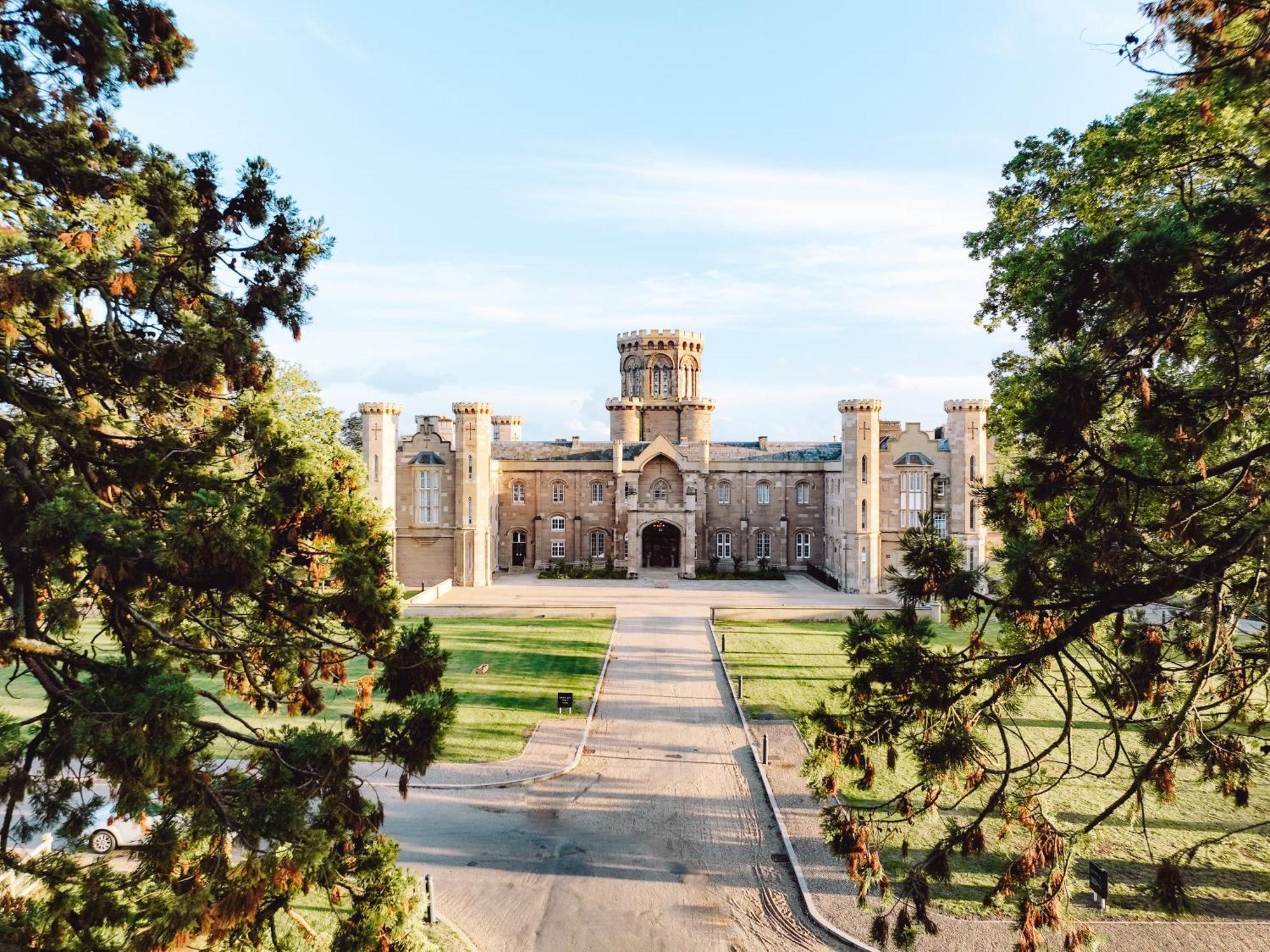 Готель Studley Castle Екстер'єр фото