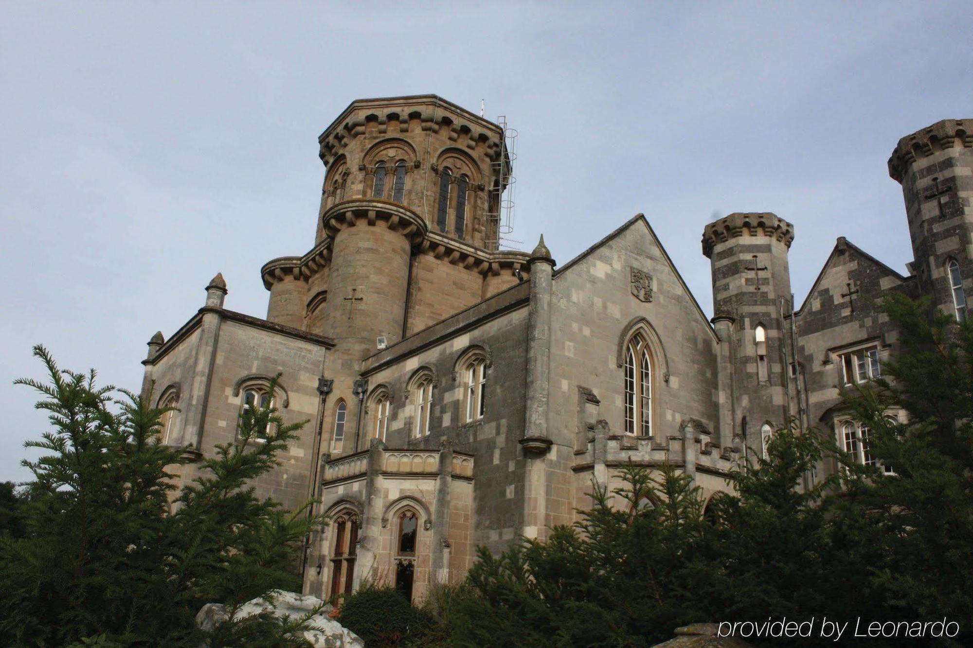 Готель Studley Castle Екстер'єр фото